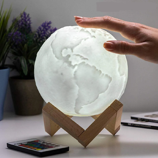 3D Lampe med Træstativ - Jordklode