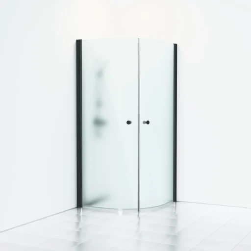 Svedbergs Skoga buet dusjhjørne 80 x 100 cm, frostet glass/matt sort, m/knoppgrep