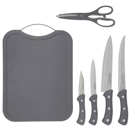 4x knive med saks og skærebræt